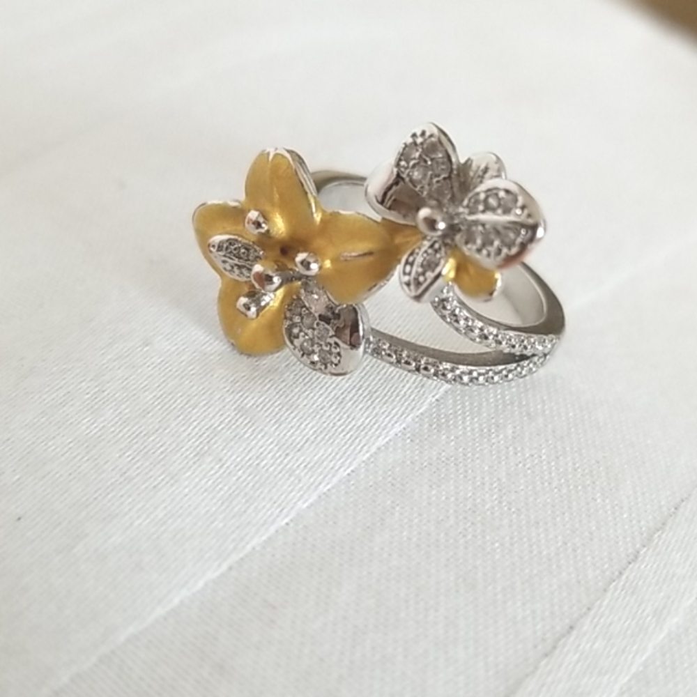 Joseph Esposito Silver Yellow Flower Rhinestone Ring